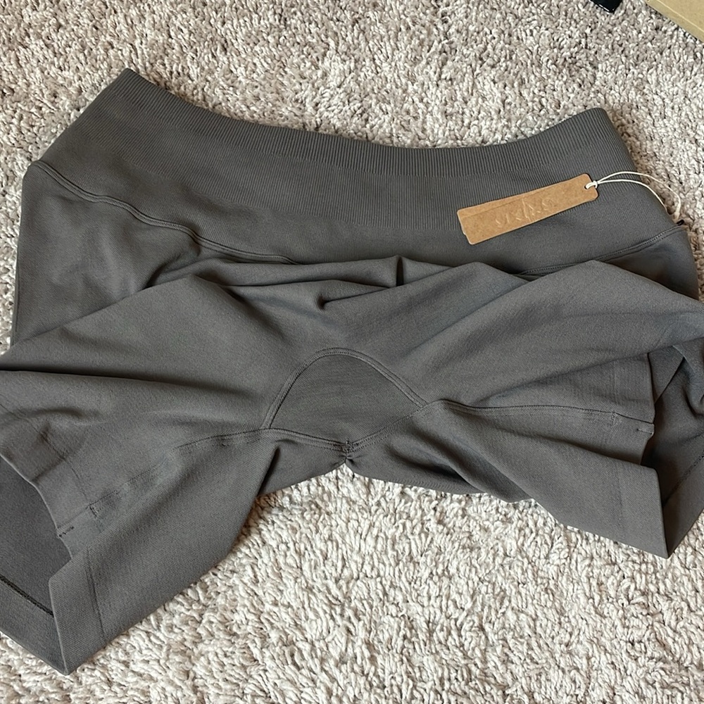 Skims Contour Lounge Bike Shorts - Picture 9 of 12